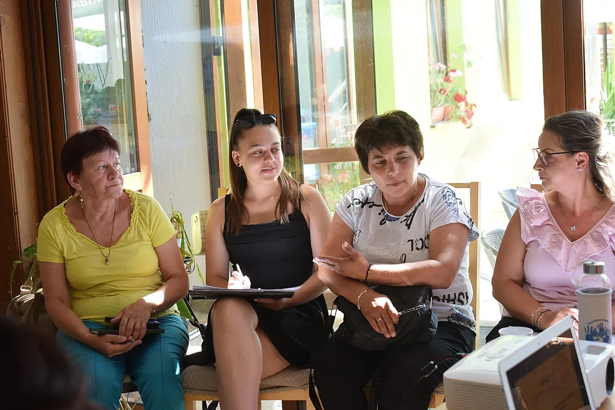 Над 200 жители от община Карлово направиха първи стъпки към по-безопасен дигитален живот