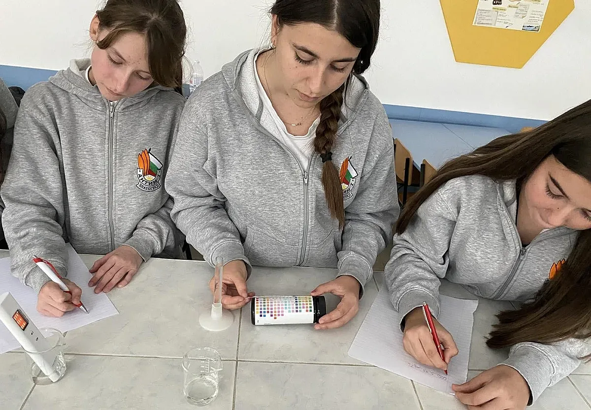 Млади изследователи от Златоград и Бенковски с реални действия за опазване на река Върбица