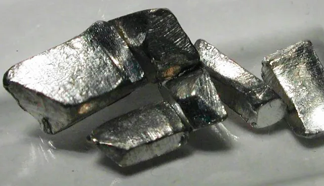 Един метал разклаща света. Три държави в надпревара за контрол