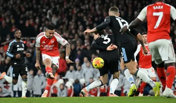 Арсенал финишира годината първи след футболна буря срещу Вила