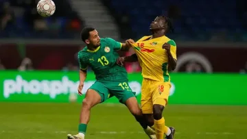 Сенегал мачка и с човек по-малко, финишира като номер едно в групата