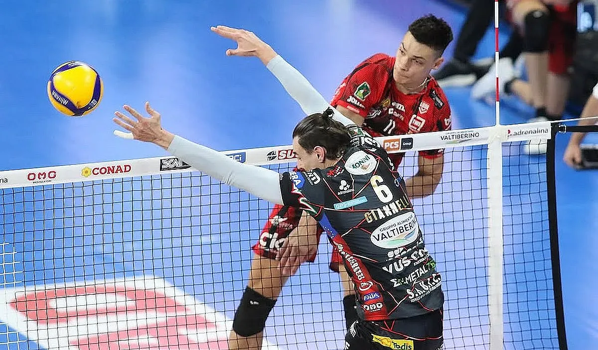 Алекс Николов блести в Италия, но Лубе спря пред Перуджа