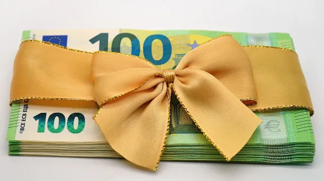 По-висока минимална заплата и нов праг на бедност от днес