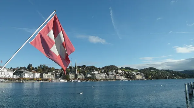 Богатите прехвърлят парите си изключително в една държава