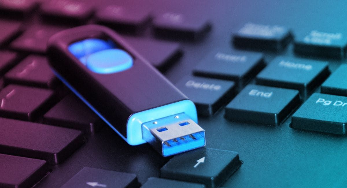 Windows 11 спира да разпознава някои флашки. Промяната идва през 2027 г.