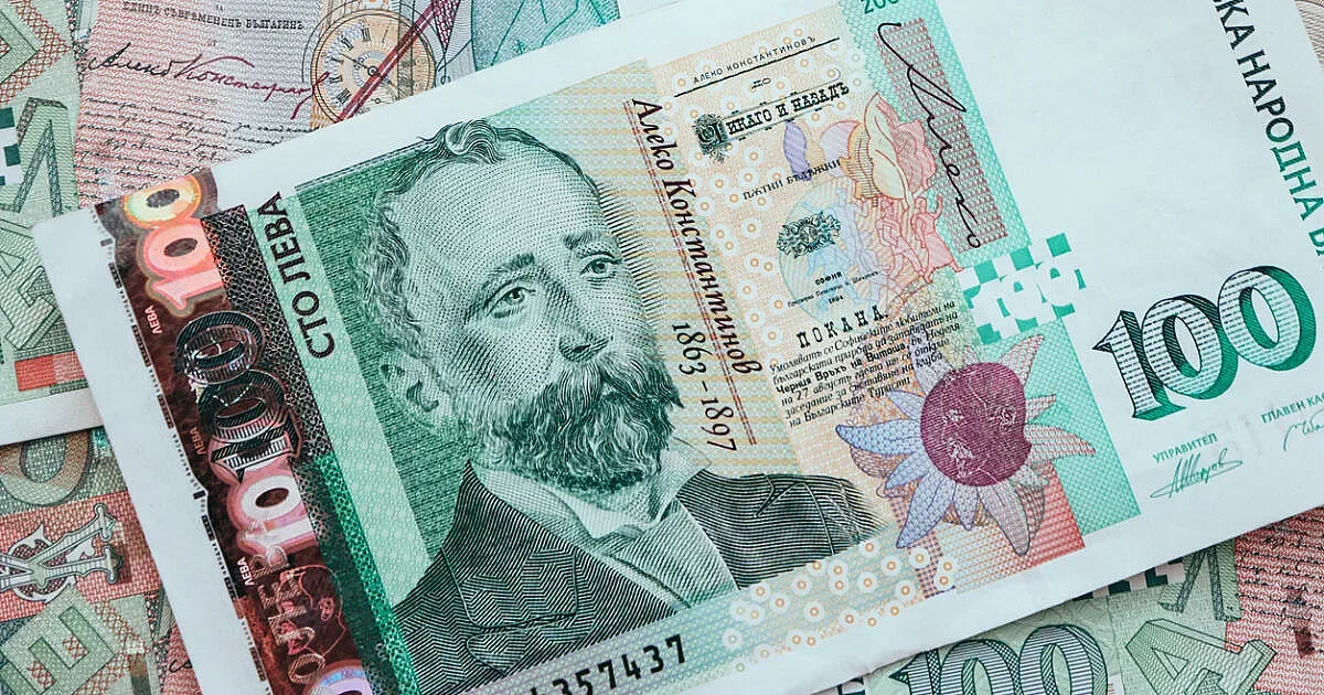 Българите бягат от лева! Банките прибраха 1 милиард между празниците