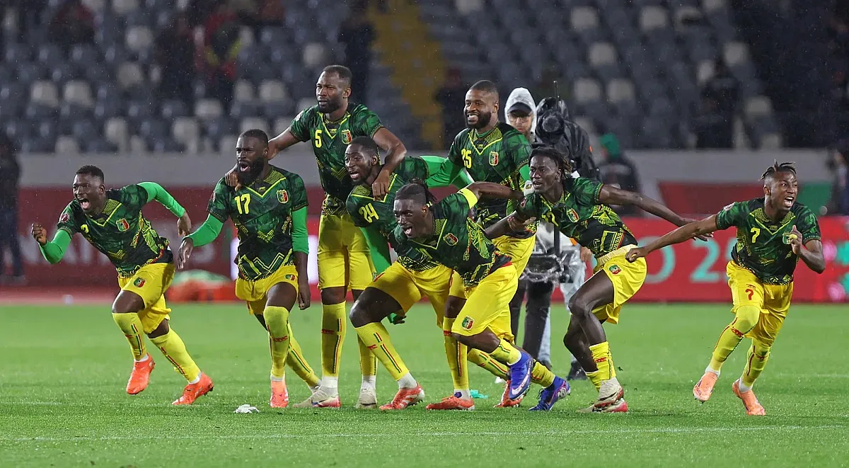 Африканска драма до кръв! Мали елиминира Тунис след червен картон и чудо