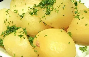 Готварски трик! Как да обелим картофите за секунди без нож