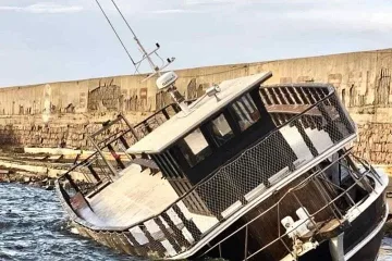 Драма в Созопол! Ураганът разби и потопи кораб