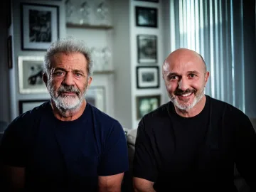 Георги Тошев пусна снимка с Мел Гибсън и обеща нещо голямо