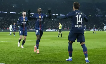 ВАР, дузпи и светкавичен удар. ПСЖ спечели нервното дерби на Париж