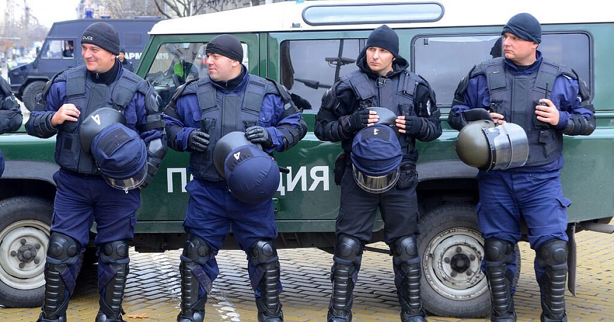 Нагъл рецидивист почти задуши 14 мигранти в камион