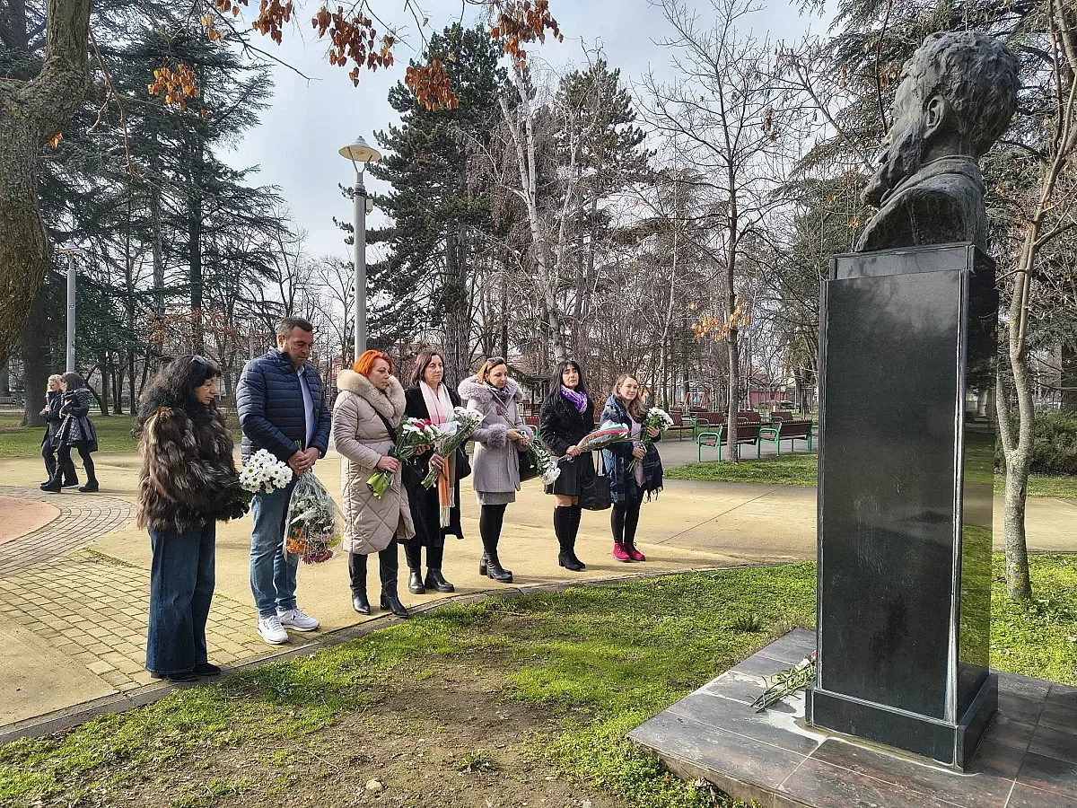 Казанлък отбеляза 178 години от рождението на Христо Ботев