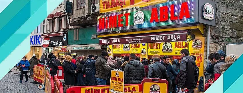 Най-известната лотарийна будка в Истанбул. Билетите носят късмет