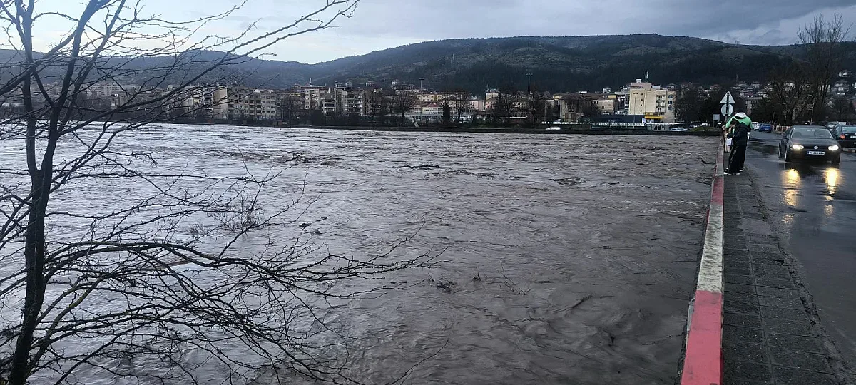 Тежка обстановка в страната. Предупреждение от властите