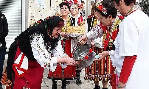 Бабин ден! Забранено е да пипате конец