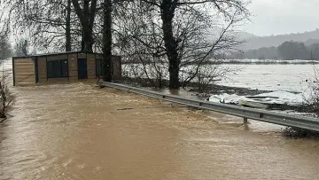 Бедствено положение в една община. Затварят училищата