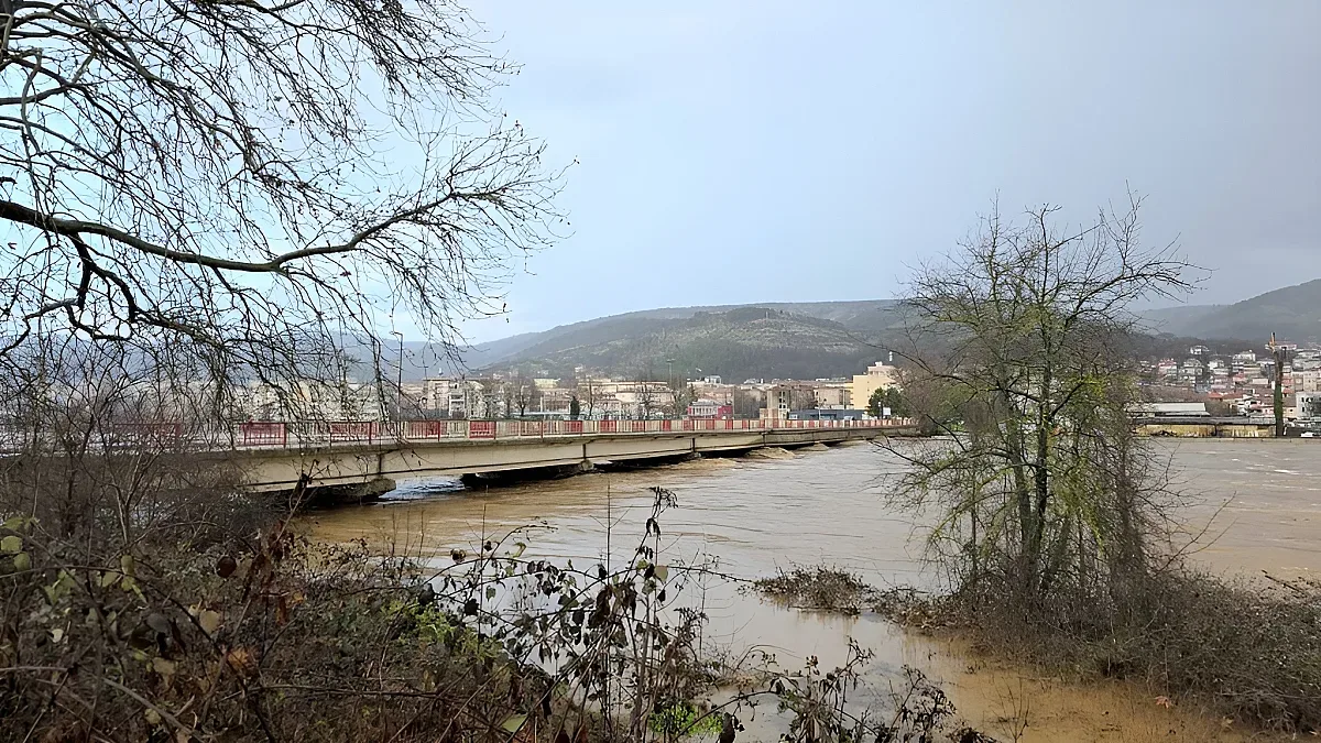 Водна стихия удари Родопите. Наводнения откъснаха населени места