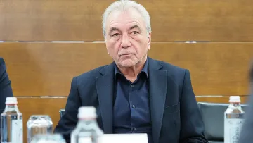 КЗК и спецполицаи с мащабна проверка. Картел за храната в болници