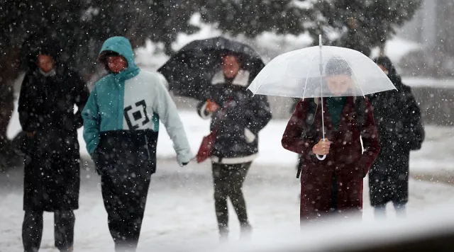Зимна обстановка в София със сериозни предупреждения