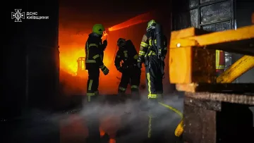 Огън над Киев след полунощ! Дронове, взривове и пожари в столицата