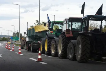 Фермерите в Гърция отварят пътища, но държат границите затворени