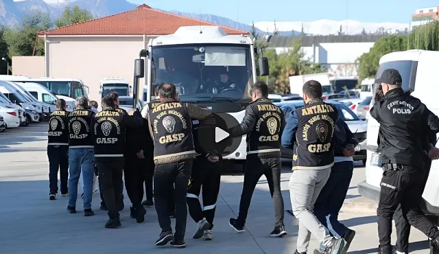 Турция разби мащабна криптобанда, инсценирала фалшива акция с униформи