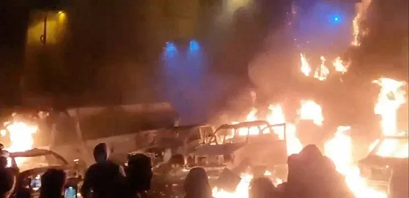 Вълна от протести в Иран. Спряха полетите и интернета