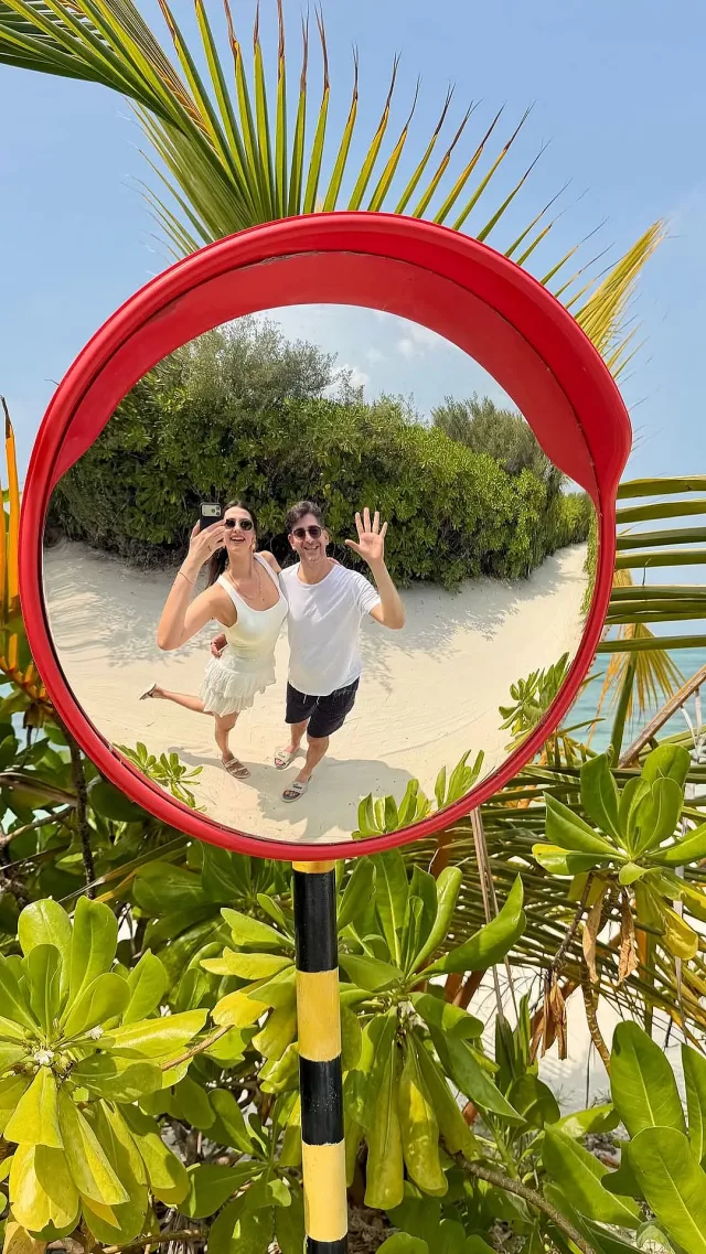 Сашо Кадиев и жена му гърмят шампанско на Малдивите