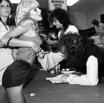 Тези луди и свободни групита!