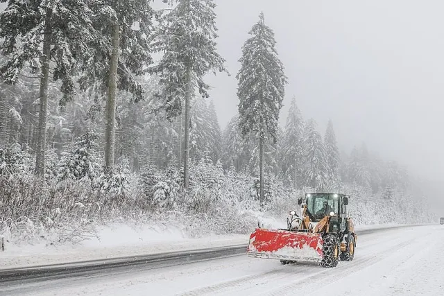 Времето напълно полудя. Европа под обсада от бури, урагани и лед
