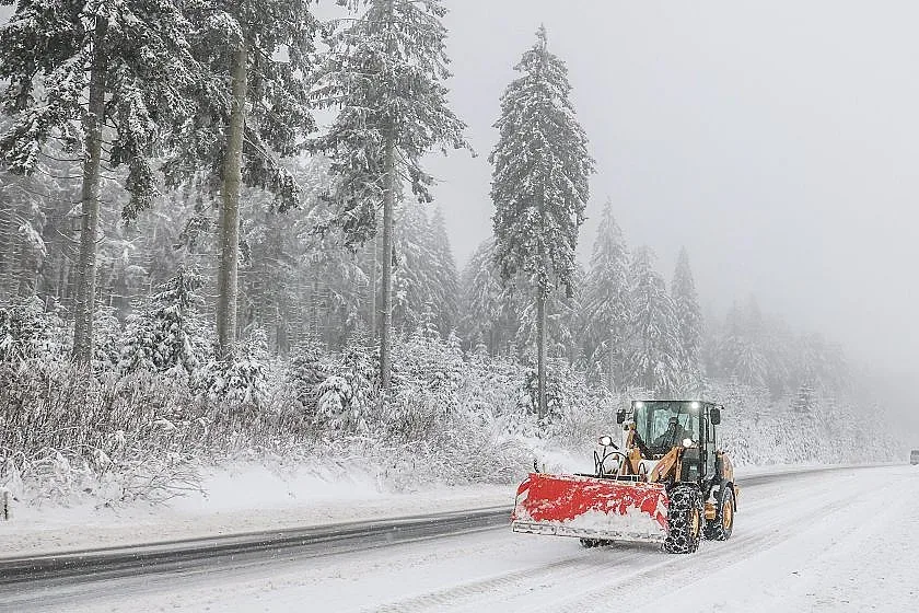 Времето напълно полудя. Европа под обсада от бури, урагани и лед