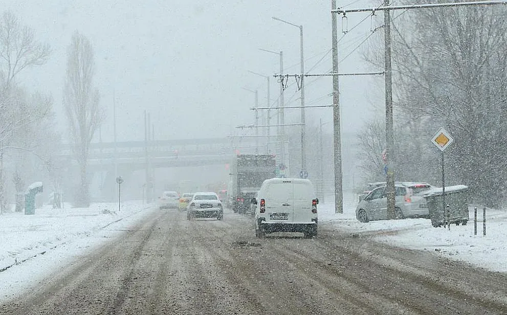 Обрат с времето! Идват сняг и адски студ