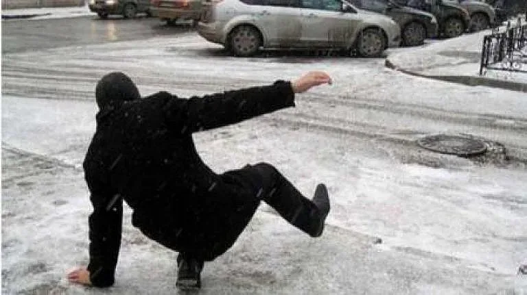 Жестоките поледици! Не ходете с ръце в джобовете