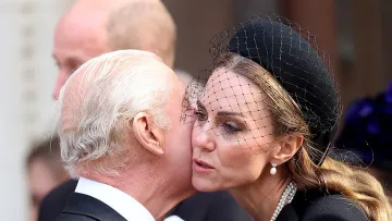 Крал Чарлз направи голям подарък на снаха си