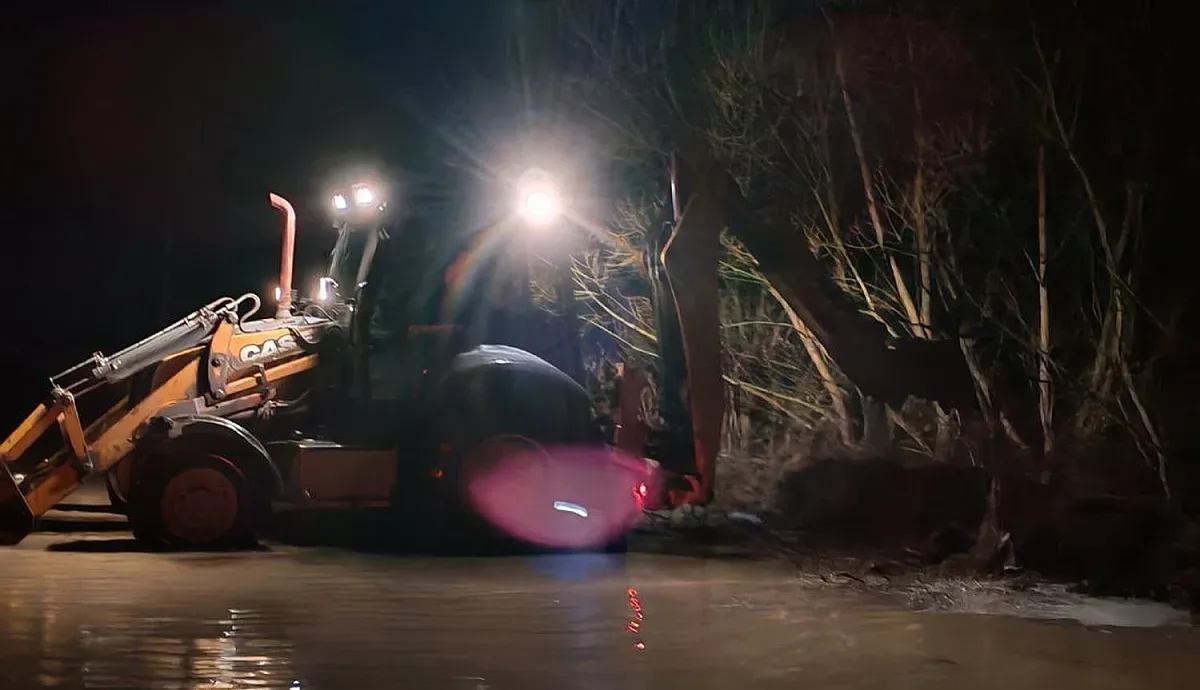 Критична нощ край Струма, водата стигна опасно близо до къщите