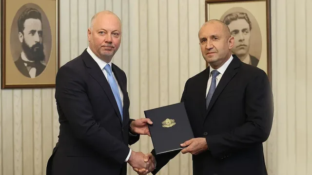 Среща на върха! Росен Желязков взе и върна мандата
