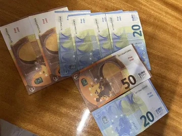 Младежи се опитаха да платят с фалшиви евро