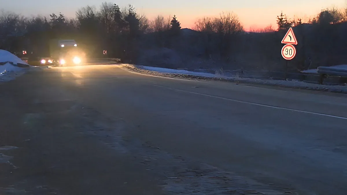 Черният лед дебне шофьорите - невидимата опасност по зимните пътища