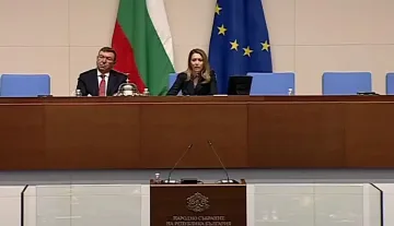 Скандал в парламента! „Възраждане“ и ПП-ДБ взривиха пленарната зала