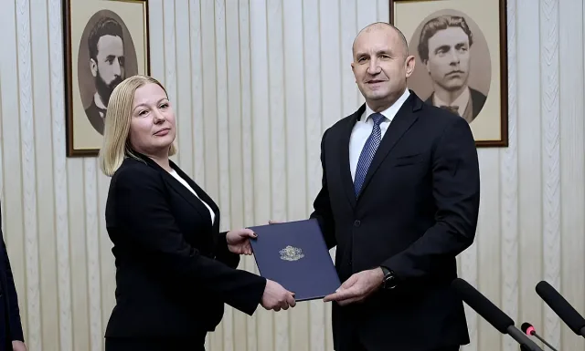Гаф с ПП-ДБ при връчването на мандата от Радев
