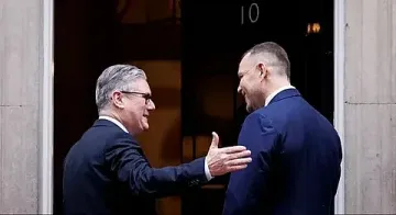 Котка мина пътя на полския президент. Какво се случи в Лондон