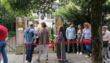 Нашенци се оплакаха от консулството в Мюнхен: Жена припадна, нямаше даже вода