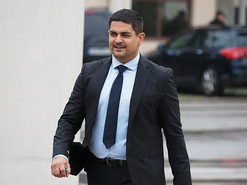 Радостин Василев избухна. Поиска арест на Доган