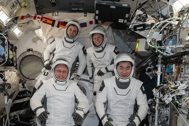 За първи път НАСА връща астронавти на Земята