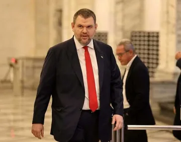 Пеевски показа Музея на сглобката на млади хора от Кюстендил ВИДЕО