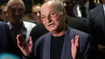 Ахмед Доган - черният лебед на Румен Радев