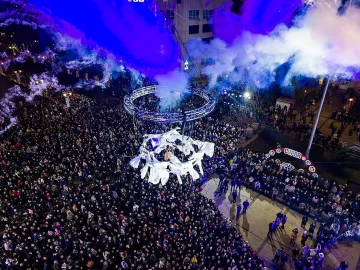 Огнено шоу за Сурва. Зрелищен спектакъл СНИМКИ