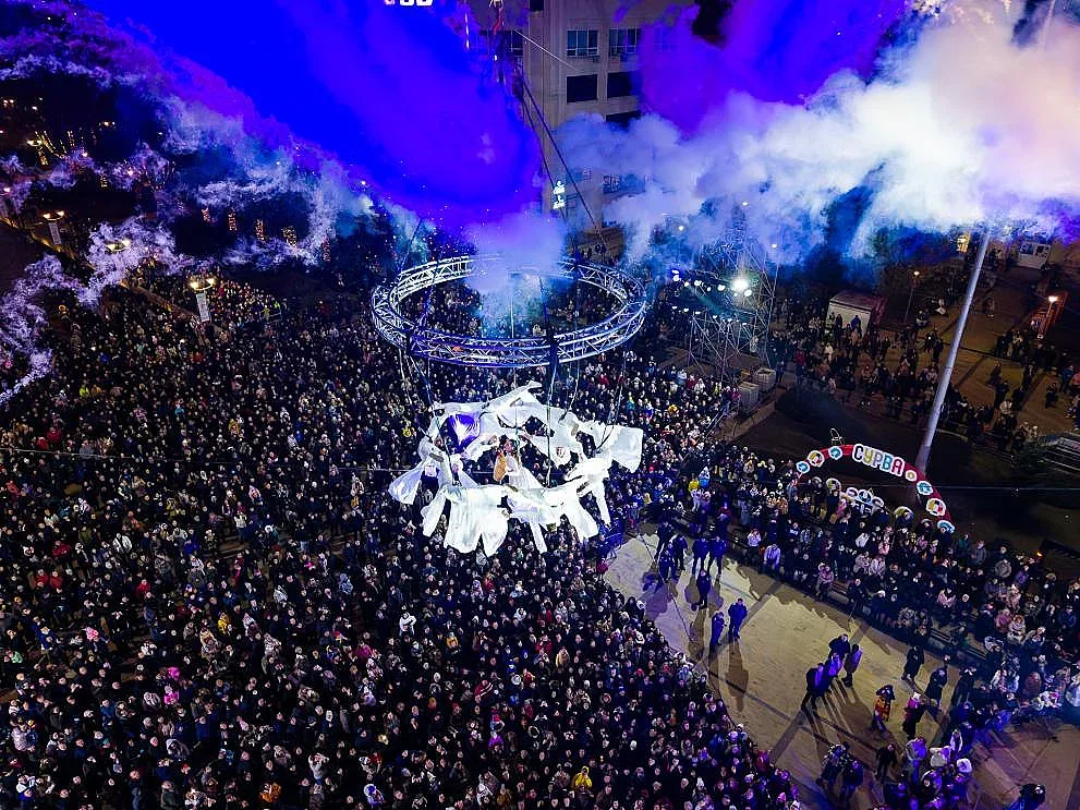 Огнено шоу за Сурва. Зрелищен спектакъл СНИМКИ