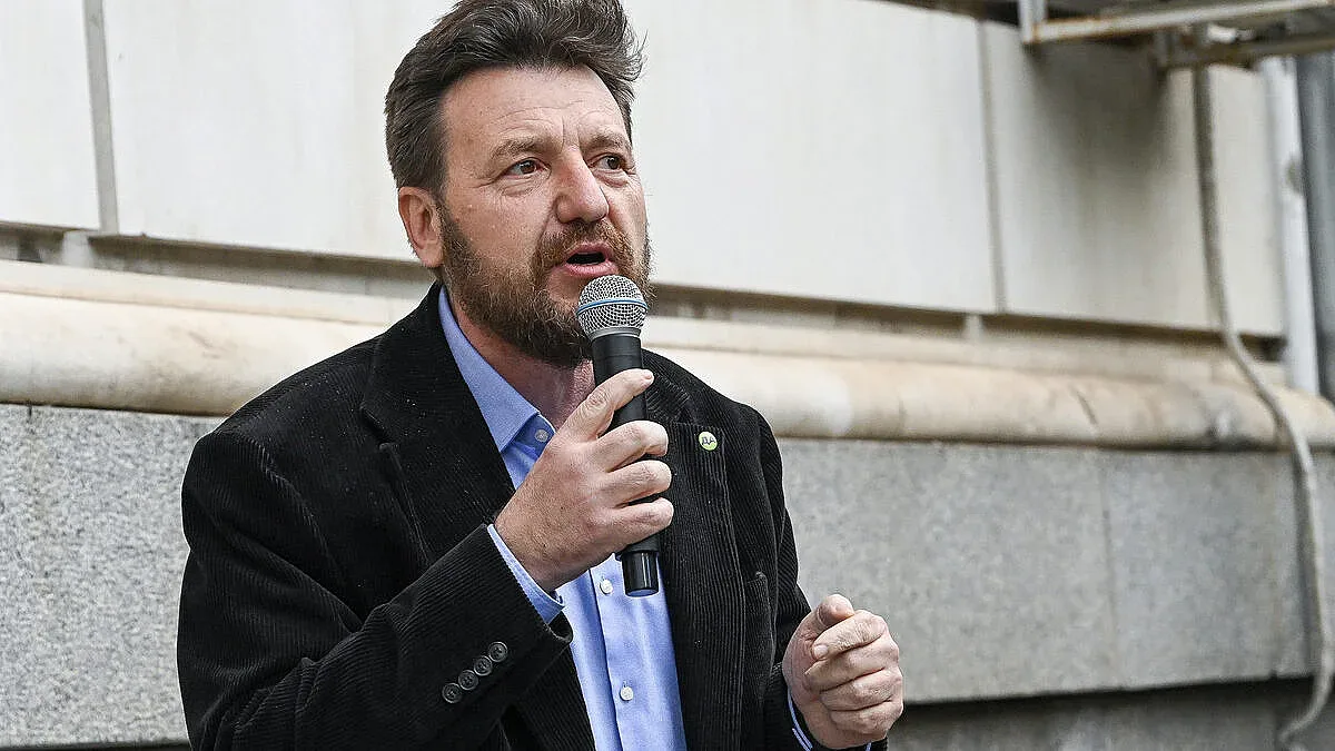 Кмет издирва мъж, за да му върне заплатата